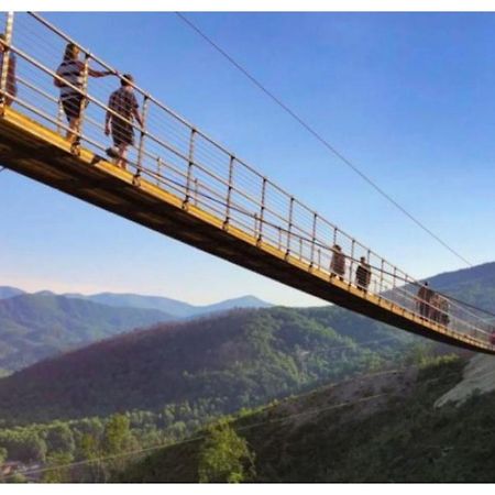 Wow Views!!-Mountain Escape-Outdoor Pool-Close To Downtown-Wifi-Cable-Private Balcony Gatlinburg Buitenkant foto