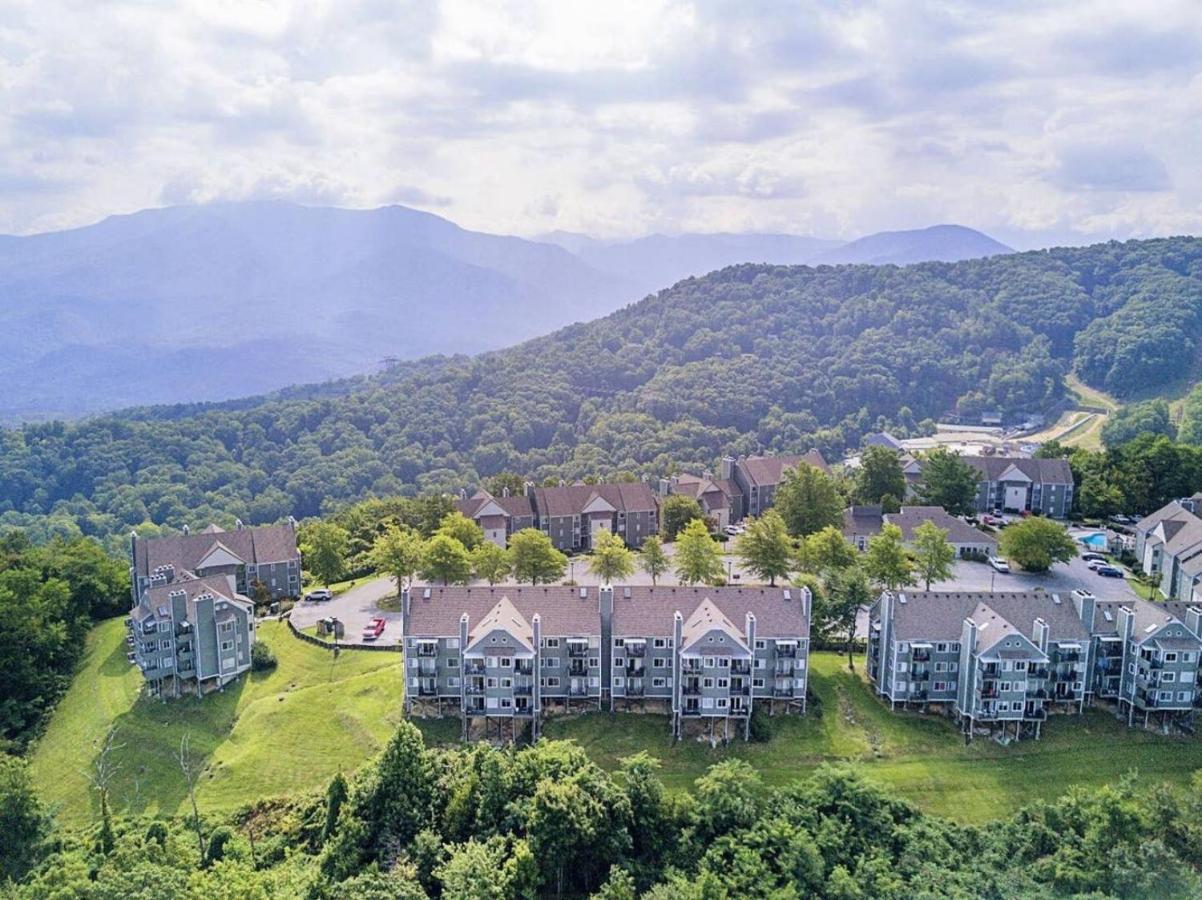 Wow Views!!-Mountain Escape-Outdoor Pool-Close To Downtown-Wifi-Cable-Private Balcony Gatlinburg Buitenkant foto