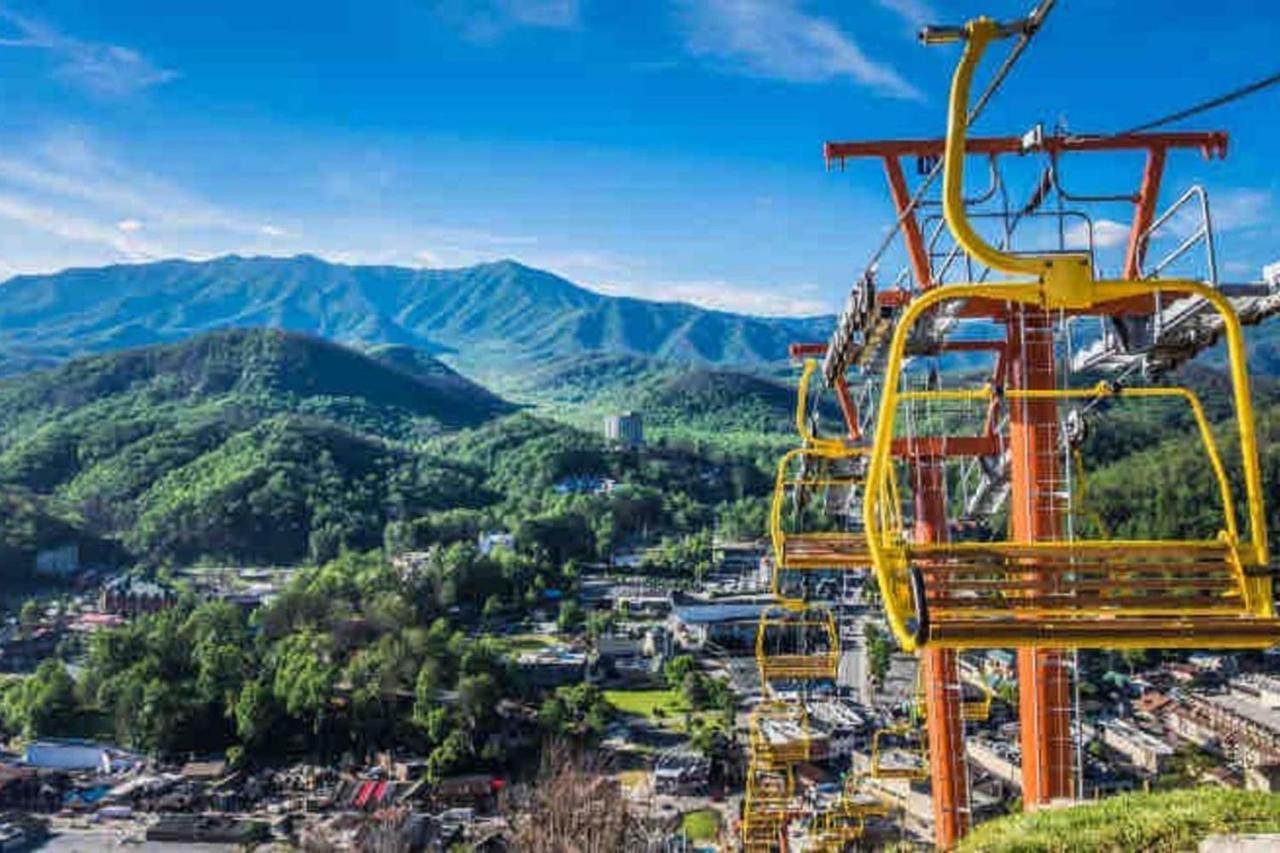 Wow Views!!-Mountain Escape-Outdoor Pool-Close To Downtown-Wifi-Cable-Private Balcony Gatlinburg Buitenkant foto