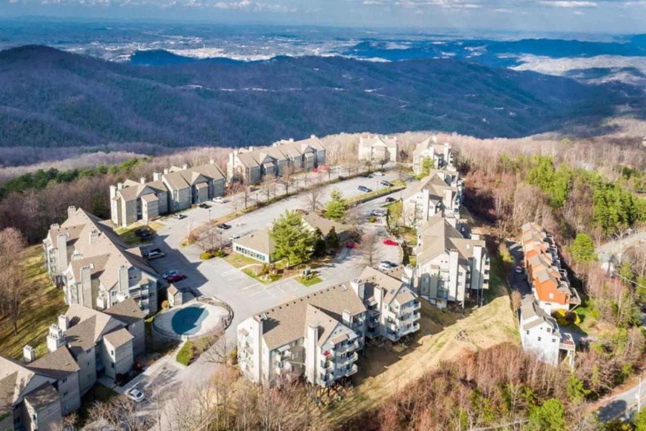 Wow Views!!-Mountain Escape-Outdoor Pool-Close To Downtown-Wifi-Cable-Private Balcony Gatlinburg Buitenkant foto