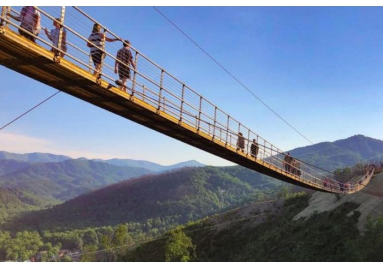 Wow Views!!-Mountain Escape-Outdoor Pool-Close To Downtown-Wifi-Cable-Private Balcony Gatlinburg Buitenkant foto