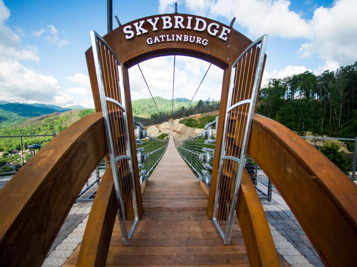 Wow Views!!-Mountain Escape-Outdoor Pool-Close To Downtown-Wifi-Cable-Private Balcony Gatlinburg Buitenkant foto